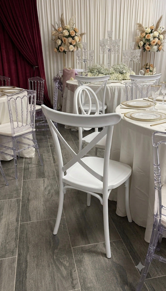 Location Chaise Bistrot X-Back Blanche – Sérénité Luxury Events