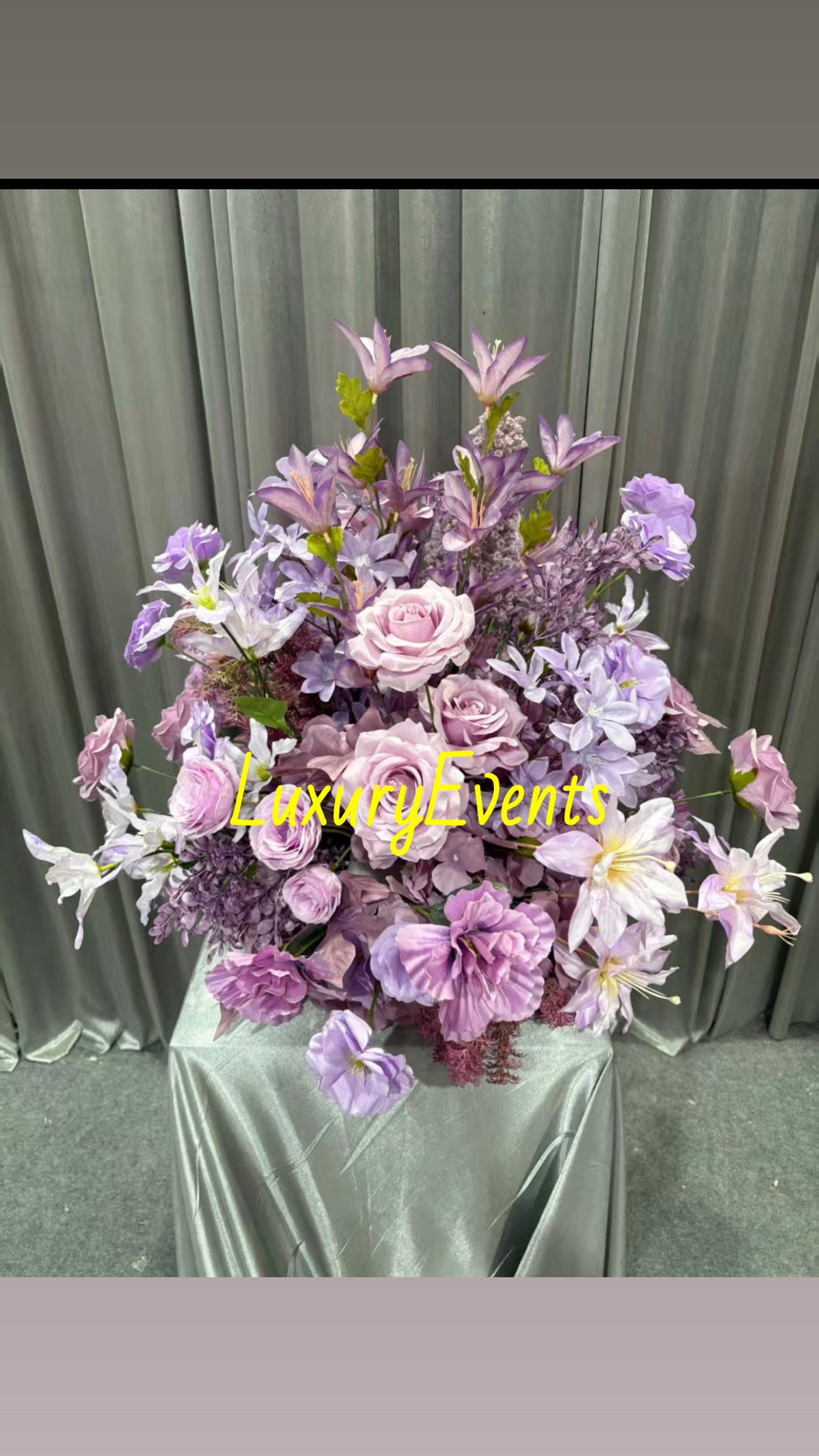 Fleurs violettes artificielles