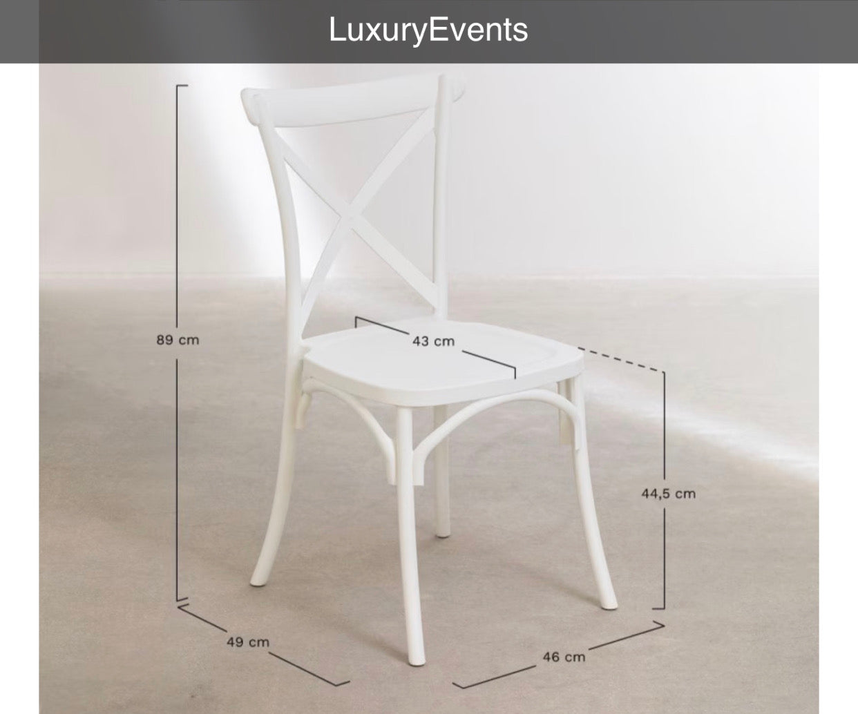 chaises blanches style bistrot