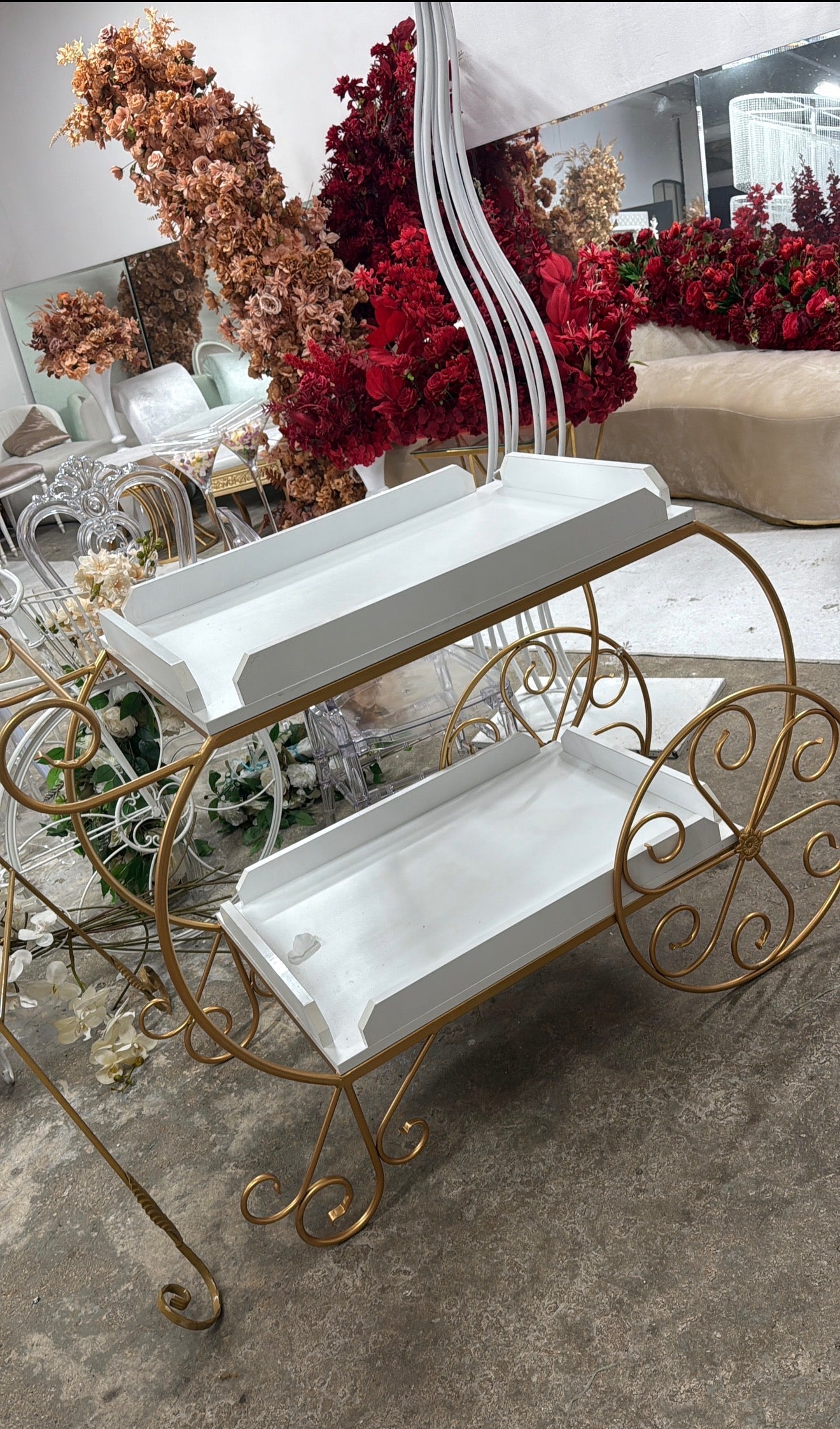 Chariot Gâteau & Bar à Bonbons Or & Blanc – 2 Plateaux | Luxury Events