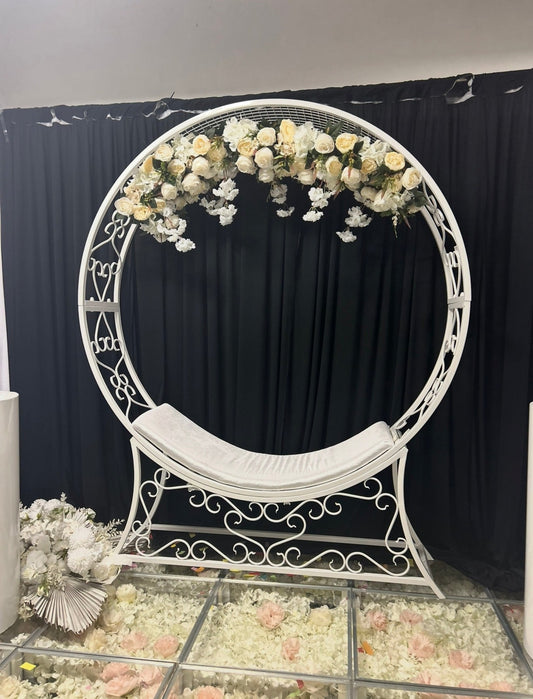 Espace Photo Cercle Fleuri Fer Forgé Blanc – Photobooth Mariage & Événement | Luxury Events