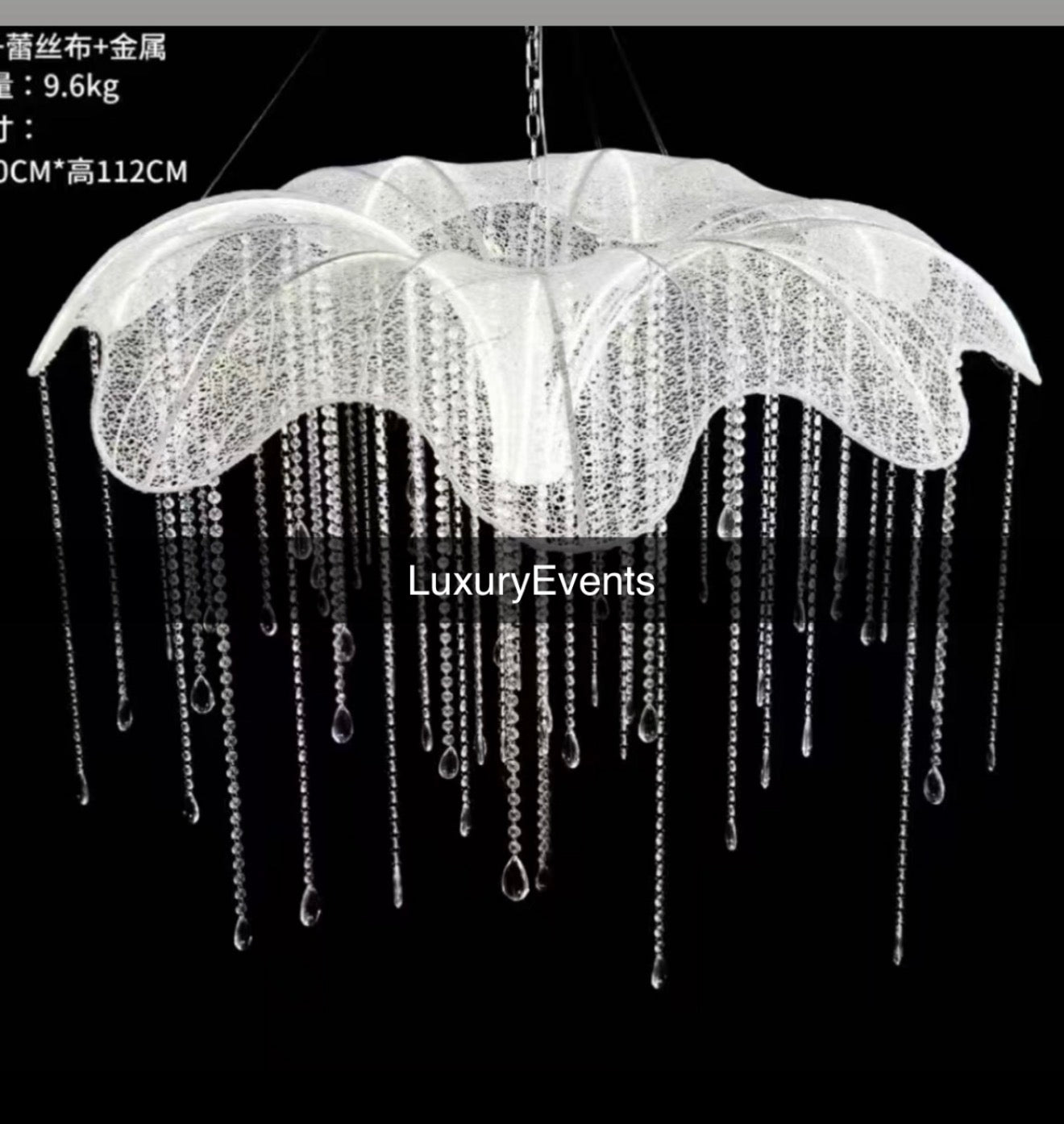 Lustre Dentelle & Cristal 1m de Diamètre – Décoration Plafond Mariage – Neuf | Luxury Events