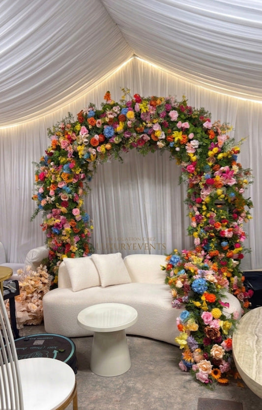 Arche Florale Multicolore avec Espace Lounge