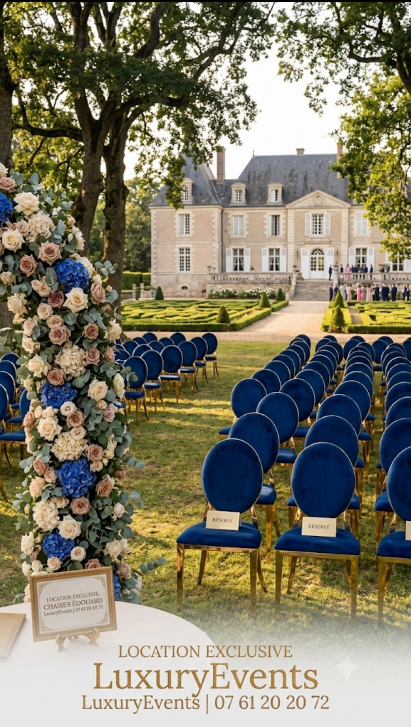 Location Chaise Édouard Médaillon Velours Bleu – Encadrement Or | Modèle Exclusif