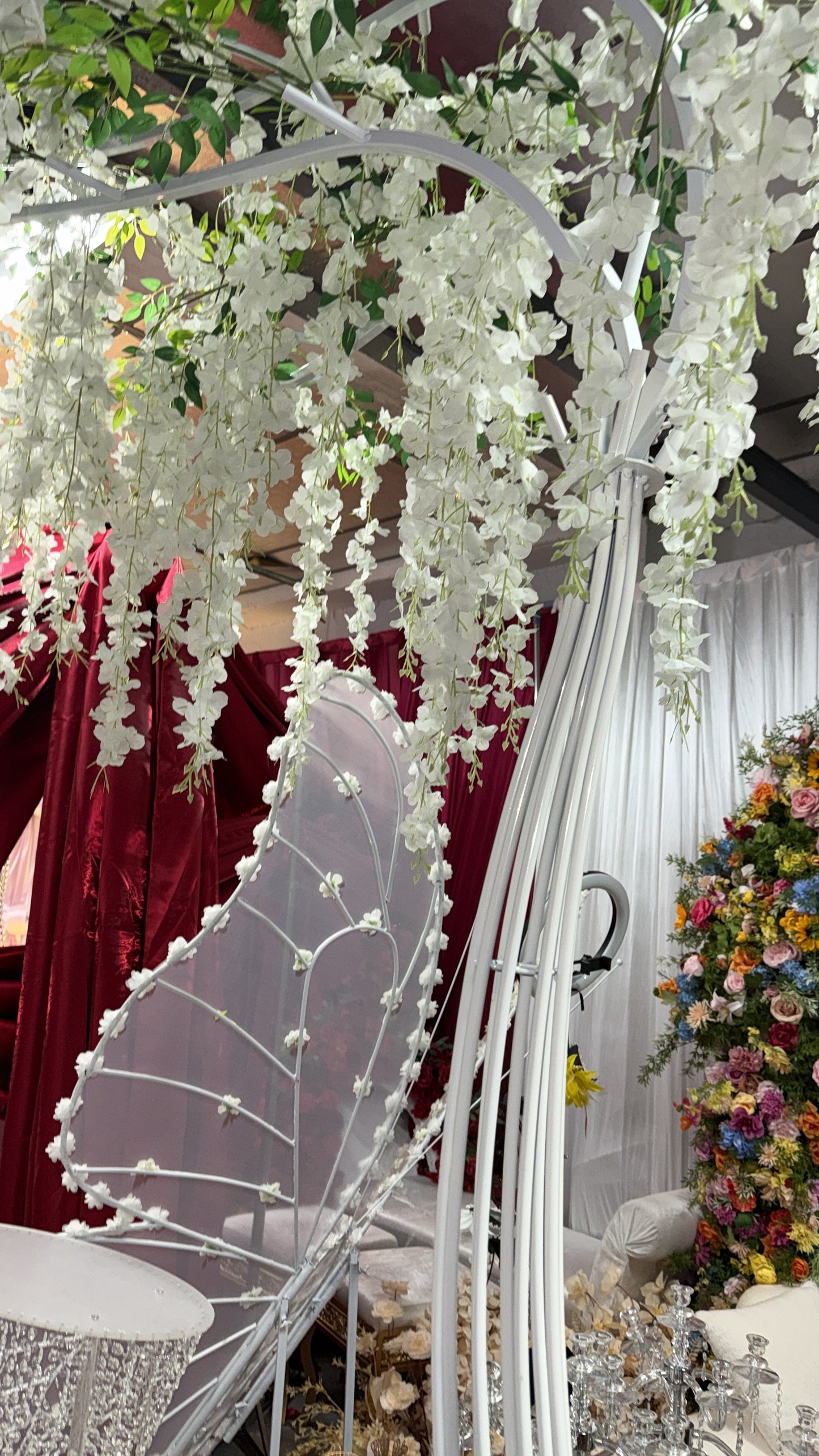 Lot x6 Arches Blanches avec Branches Fleuries – Allée Centrale Mariage | Luxury Events