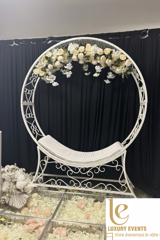 Espace Photo Cercle Fleuri Fer Forgé Blanc – Photobooth Mariage & Événement | Luxury Events