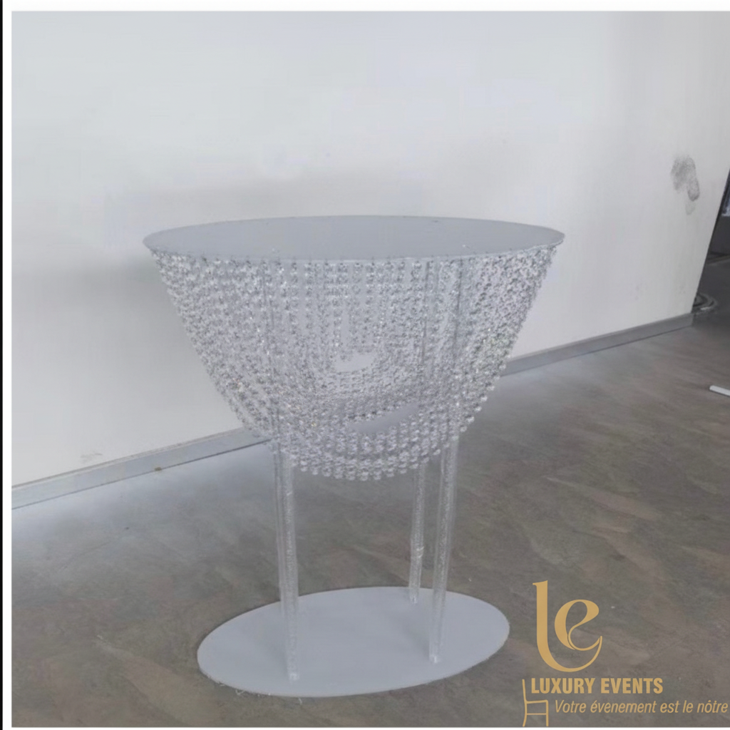 Centre de Table Strass Cristal – Pied Acrylique & Rideau de Perles | Luxury Events