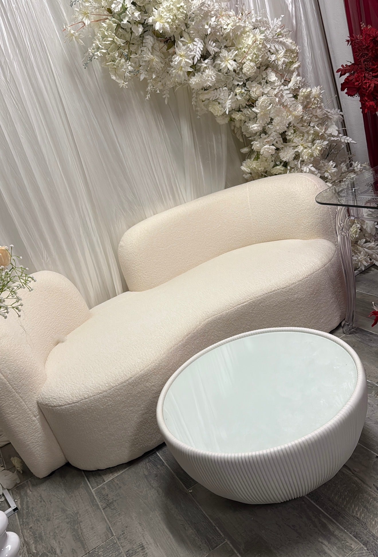 Trône Banquette Canapé Beige Bouclé 2m20 – Décoration Événementielle | Luxury Events